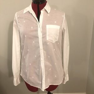 2/$30 GAP White Embroidered Button Down Shirt